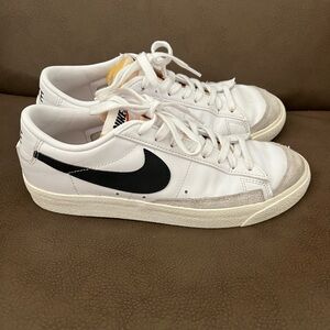 Men’s Nike blazer low size 8